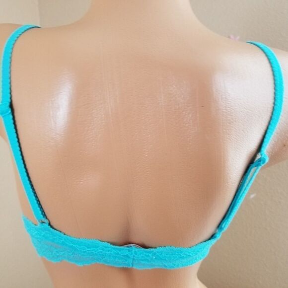 1064 SMALL Victoria's Secret Blue Lace Bralette NWT - Picture 4 of 4